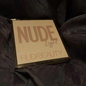 HUDA BEAUTY Nude Obsessions LIGHT eyeshadow
